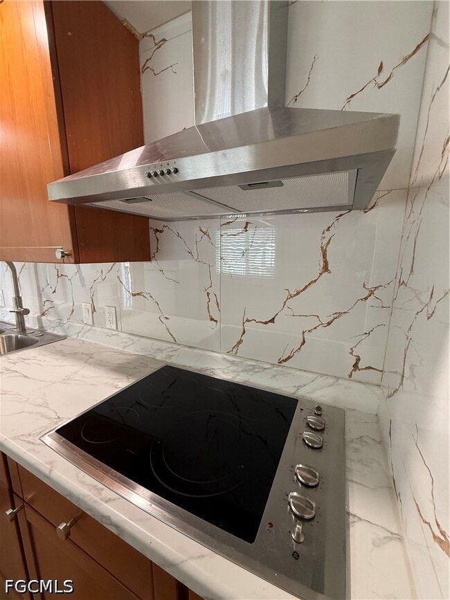 2112 Ixora Ct