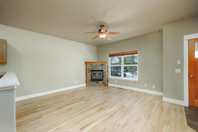 Photo - Beautiful 2 bed, 2 1/2 Bath Walk up Condo