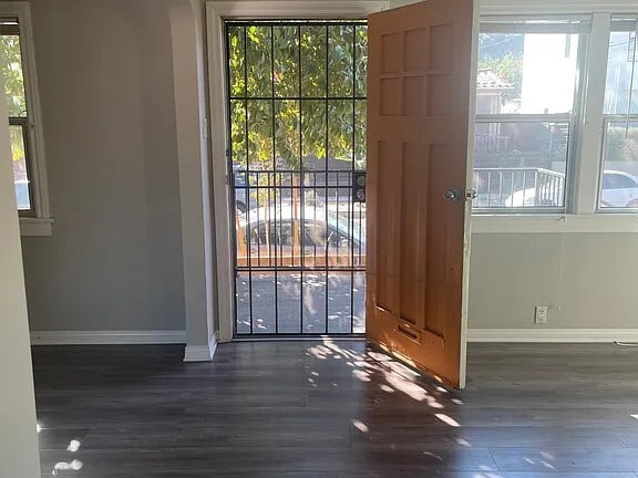 Photo - 1111 Blake Ave Unidad 1111 Blake Av. Frogtown