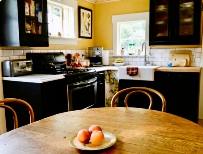 Photo - 913 Griffith St