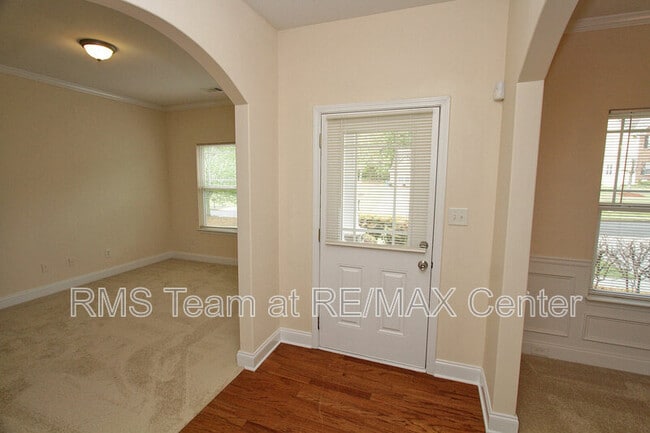 Photo - 728 Castle Top Ct SE