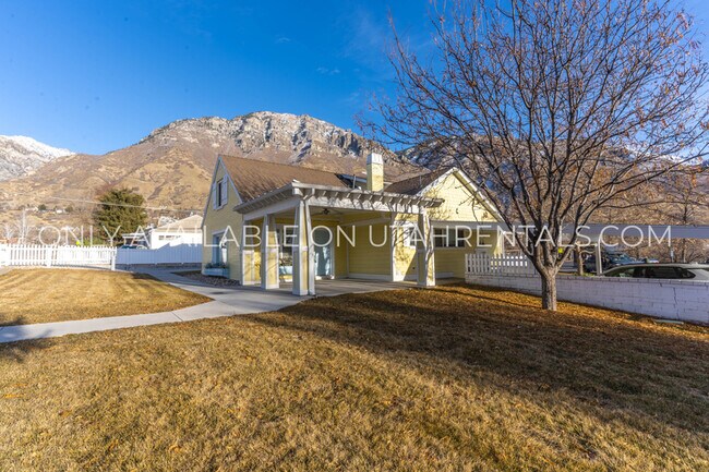 Photo - 976 Briar Ave