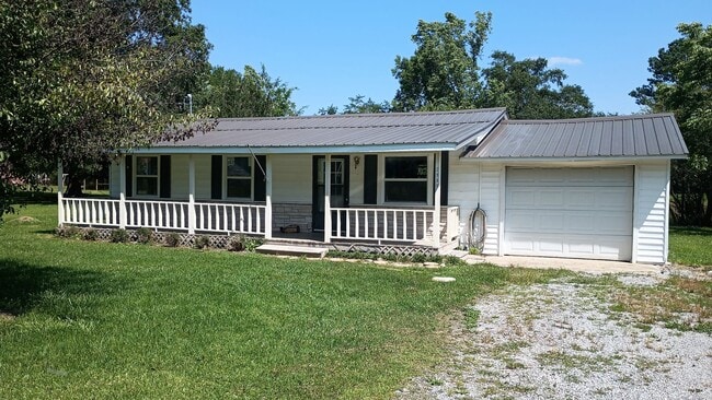 Building Photo - TERRIFIC STARTER HOME in Hartselle!