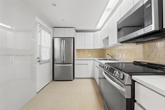 Building Photo - 3401 N Country Club Dr Unit 311