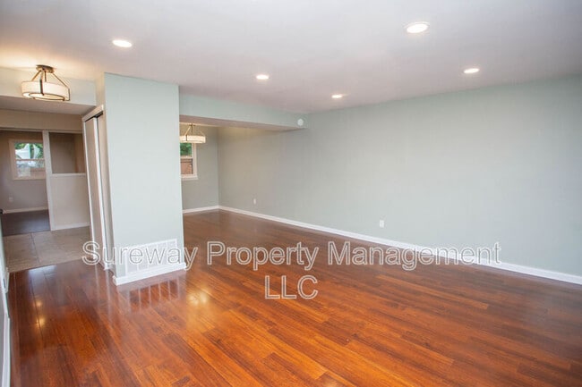 Photo - 204 Charing Way