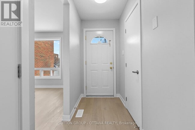 Photo - 2939 Fairlea Cres