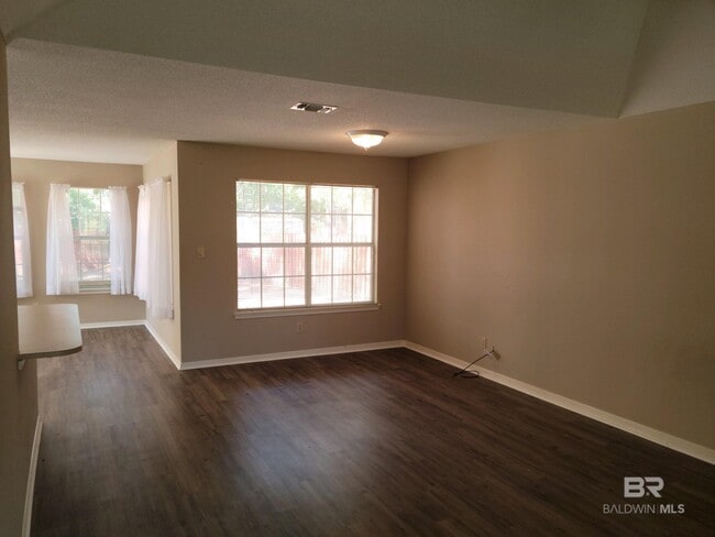 Photo - 459 Ridgewood Dr