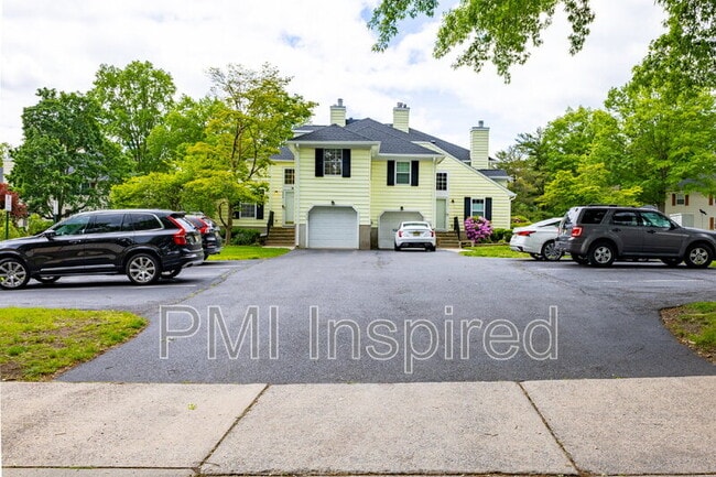 Photo - 2404 Buckingham Cir