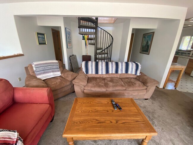 Photo - Octagonal Beach House - Sleeps 10 - MID-TERM