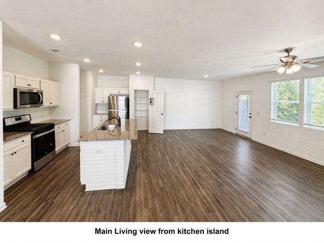 Photo - End Unit Townhome in Brookview Subdivsion in North Forsyth