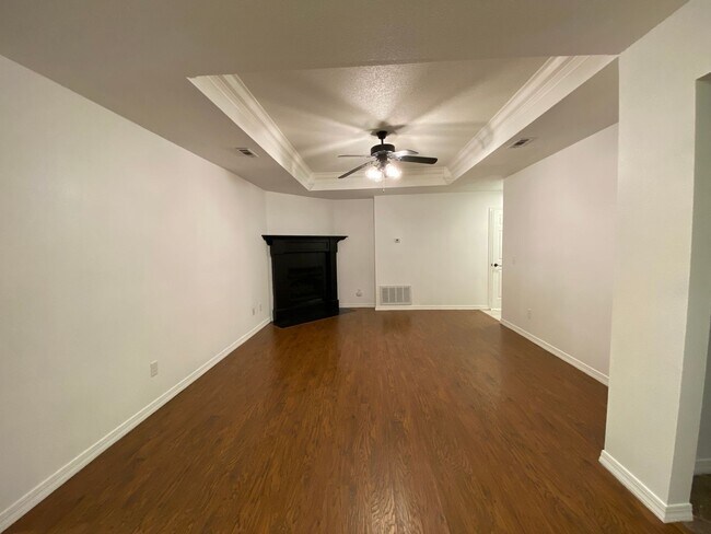Photo - ** $150.00 OFF OF FIRST MONTHS RENT*** Cha...