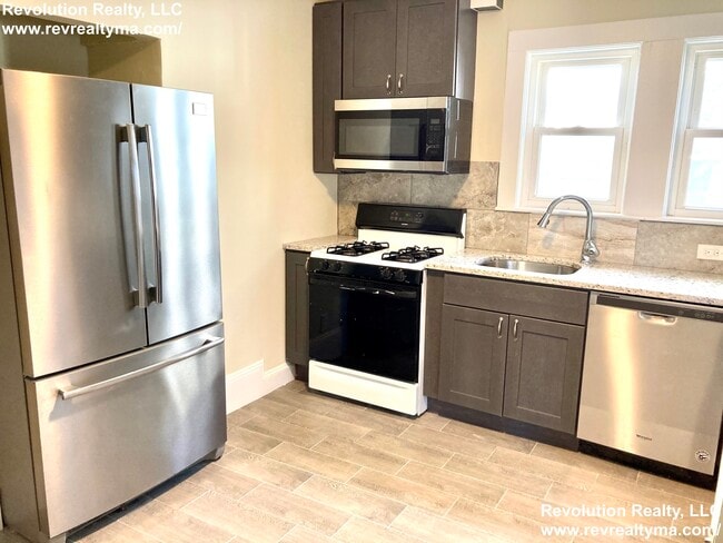 Building Photo - 63 Hudson St Unit 2