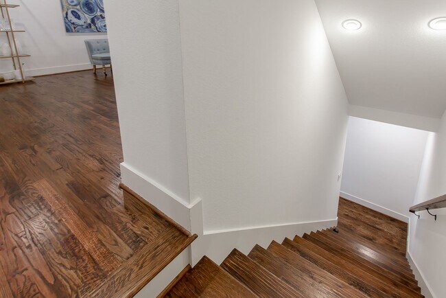 Photo - Modern 2 bed, 2.1 Bath townhome, walking distance to Greenville Ave