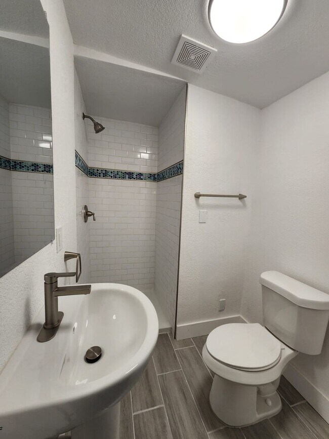 Photo - P200 - #7A Holiday Inn Apartment Unit P200 - #7A Holiday Inn - 3000 Beach Blvd S