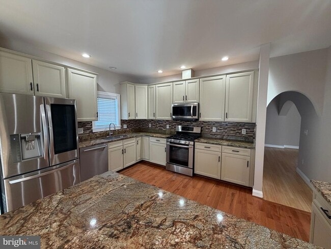 Photo - 728 18th St S