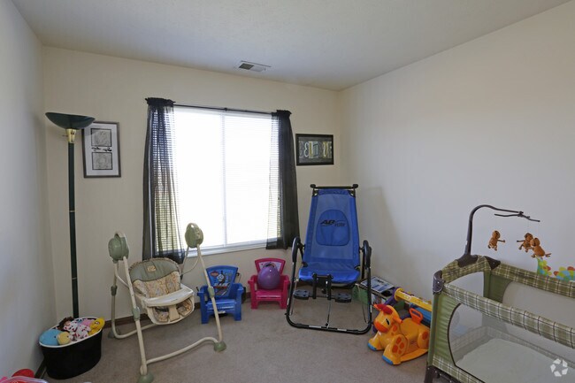 2BR, 1BA 930sq ft (3rd fl Open Concept) - Bedoom