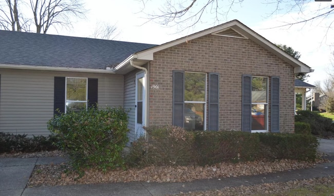 Building Photo - 1901 Steeple Chase Court Unit B