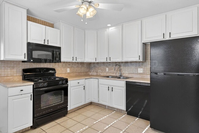 Building Photo - 36 Jamestown Dr