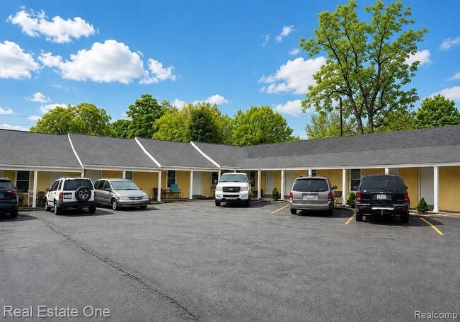 Building Photo - 507 Lakeville Rd Unit 9