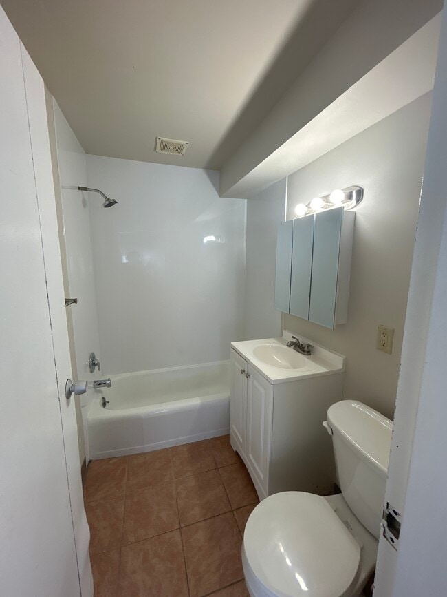1Bed1Bath Unit 419-202 - Stadium Village Apartments