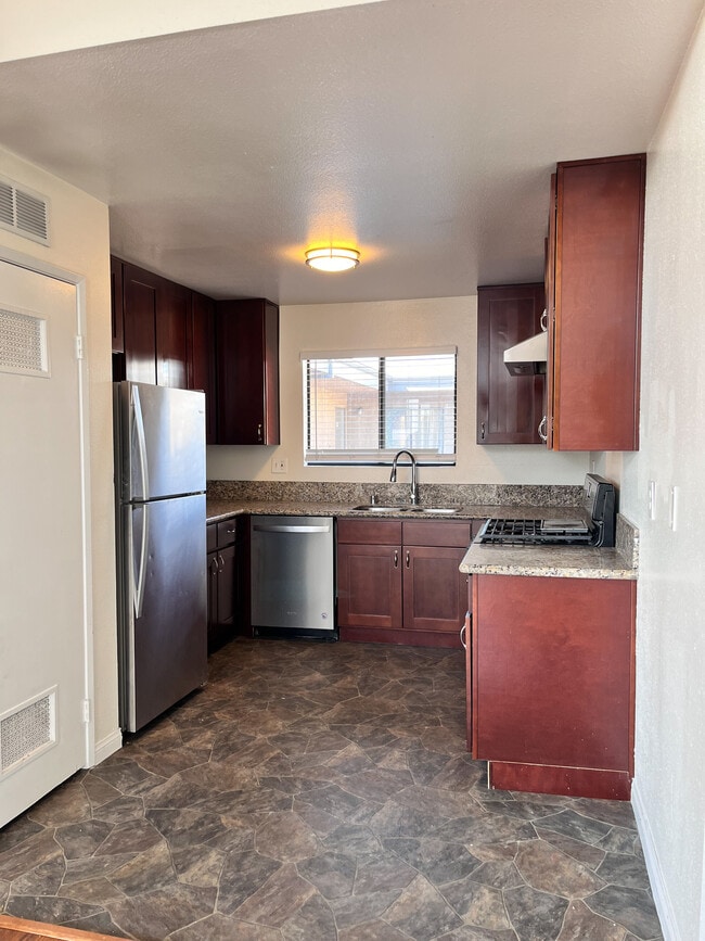 cocina - 215 N Mariposa Ave Apartamentos