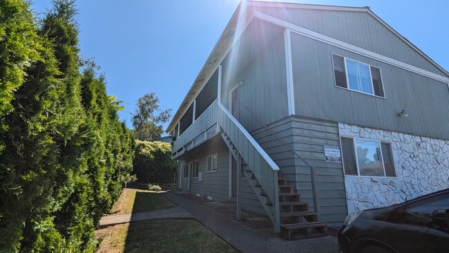 Front of building - 2910 SE Gladstone St Apartments