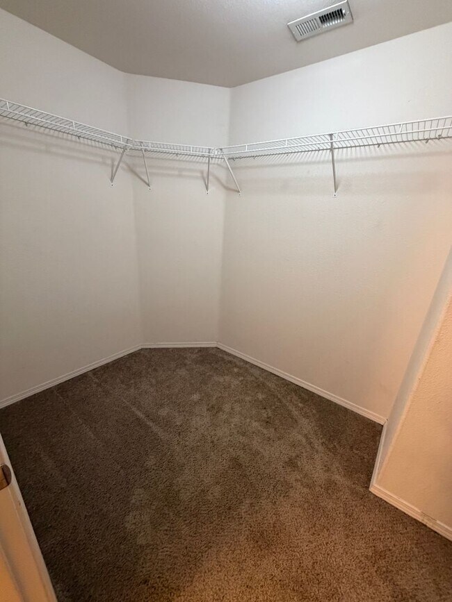 Photo - 2 Bedroom 2.5 bath townhouse w/ bonus room & Garage in Pasco