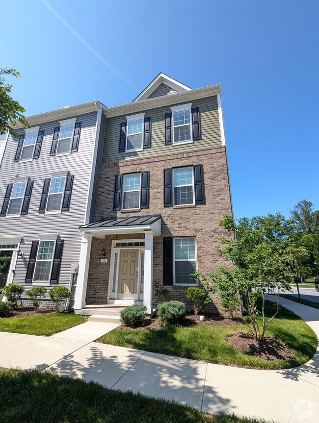 Building Photo - END UNIT newer build in ideal Frederick lo... Rental