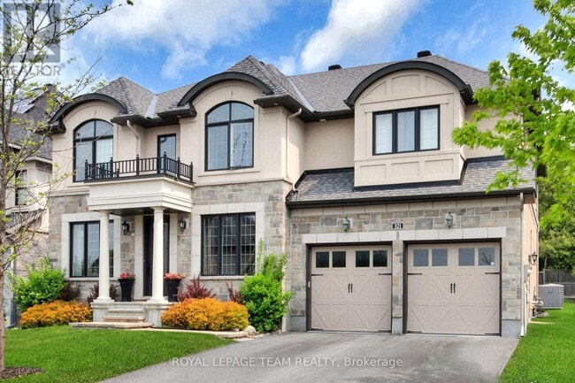 Photo - 321 Trestle St