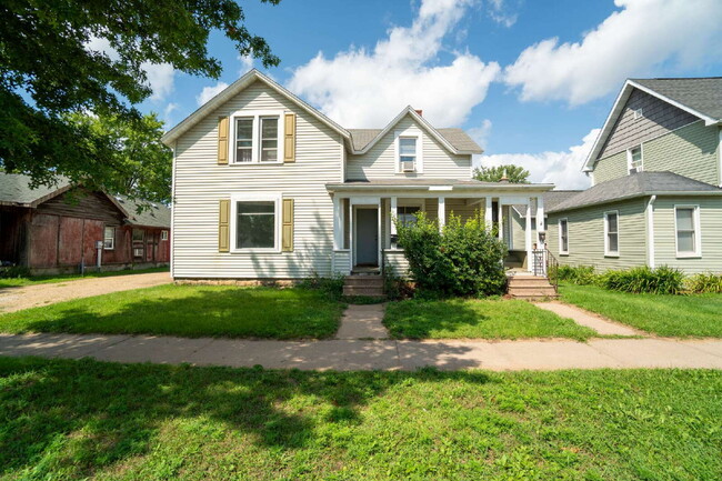Building Photo - Available Now - First Month FREE!! 2+ Bedr... Rental