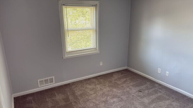 Photo - 866 Bellevue St SE