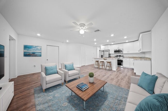 Building Photo - 4414 28th St SW Rental