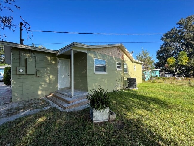 Photo - 1717 Bush Ave