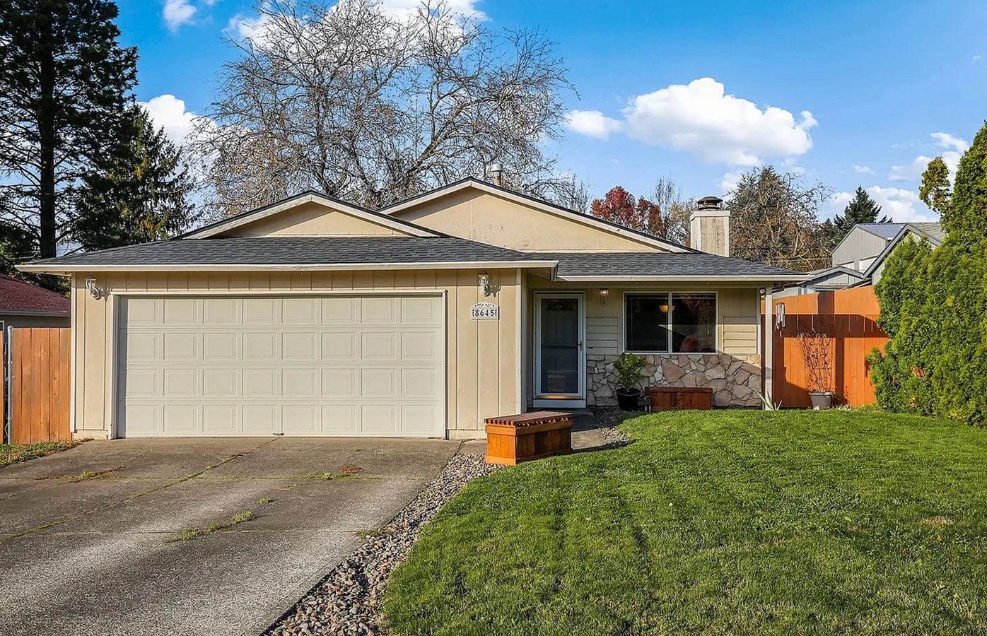 Expansive Backyard, Gardening Space & Comfortable Single-Level Living - Expansive Backyard, Gardening Space & Comfortable Single-Level Living