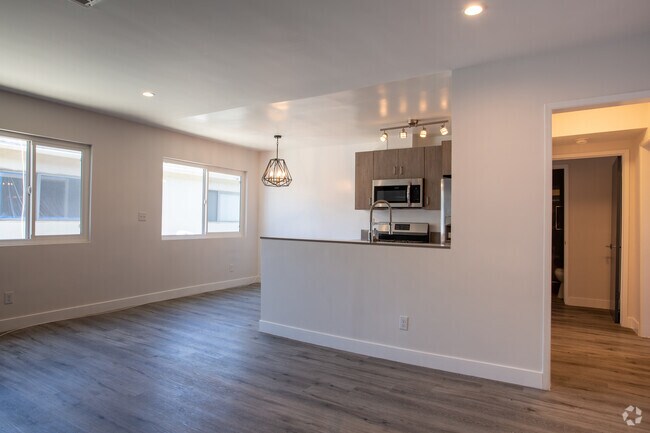 3BR, 2BA - 950 SF - 720 N Market St