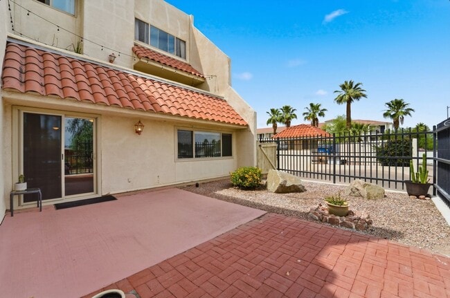 Building Photo - Central Phoenix Gem! Private Patio, Gated, Pool + Underground Parking Unit 105