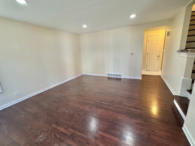 Photo - 9038 Niles Center Rd