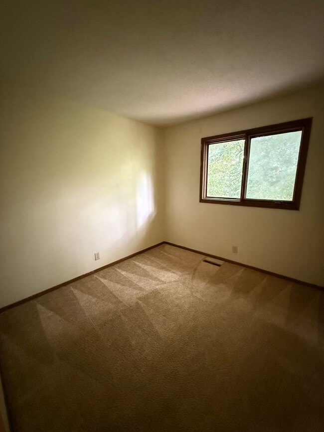 Photo - 729 Westridge Rd