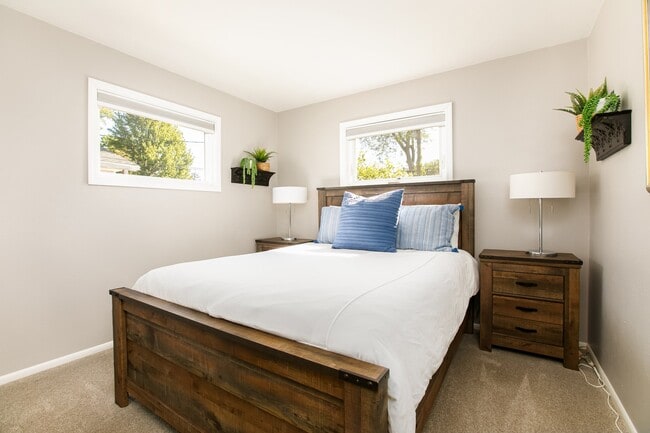 Dormitorio de la planta superior n.º 1 - 1536 Gordon Dr