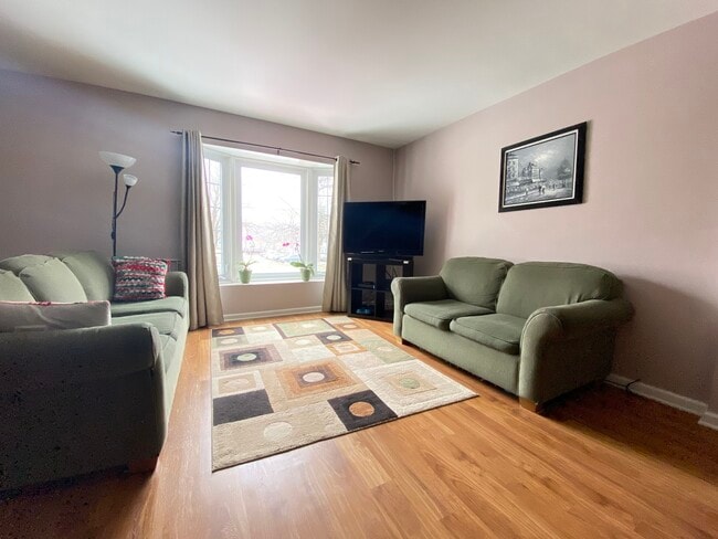 Photo - 1949 Governors Ln