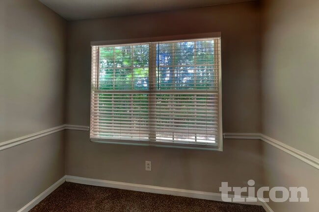 Photo - 190 Fairclift Dr