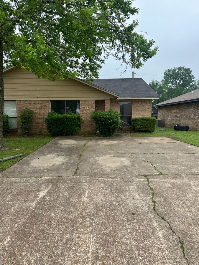 Photo - Brick Duplex: 2 bed, 1 bath