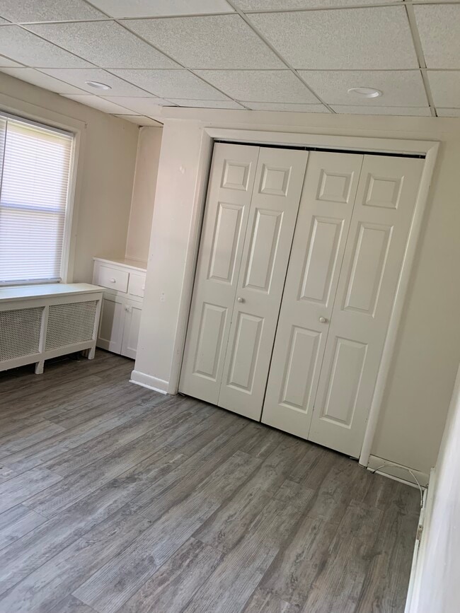 Building Photo - 932 Grampian Blvd Unit 2