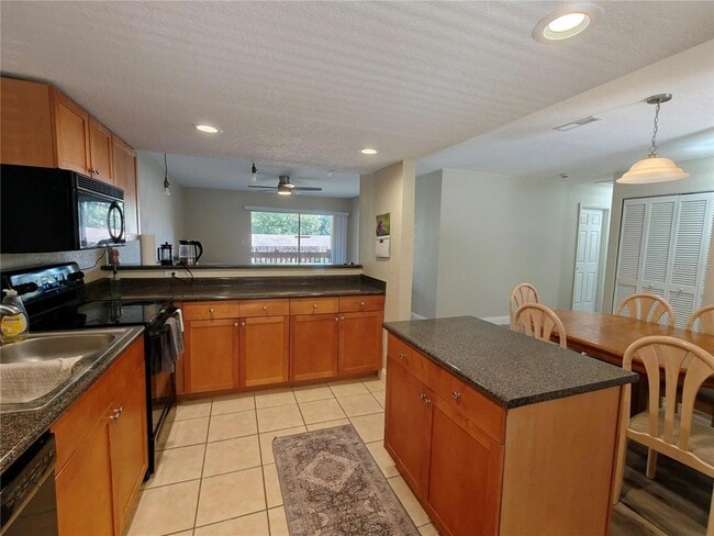 Photo - 1810 NW 23rd Blvd Unidad 165