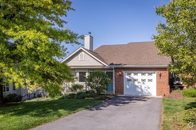 Building Photo - Spacious Duplex in Lake Terrace Rental