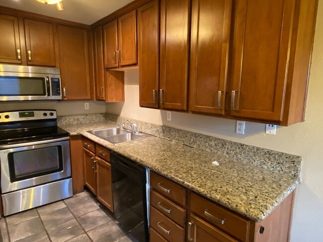 Photo - 2 bed 2 bath downstairs unit