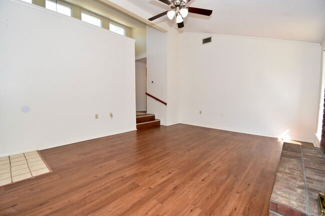 Photo - 3 Bed 2 Bath in Ruston. Lawn Care Included!