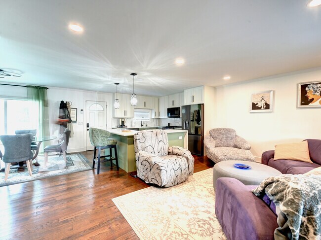 318 N Sunset Dr