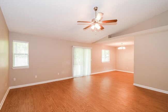 Photo - 542 Lewis Morris St