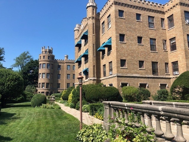 Photo - 2448 W Greenleaf Ave Unidad 3